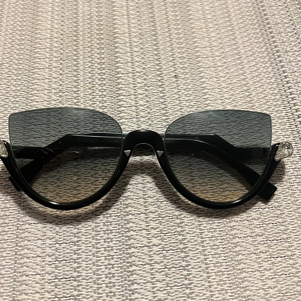 Worn Few Times Has A Small Scratch On One Of The … - image 6